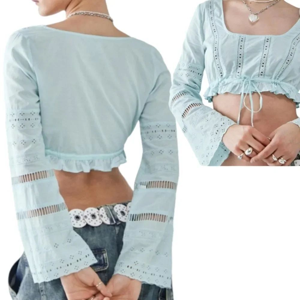 Kimchi blue eyelet baby blue Cropped Broderie Blouse size L. NWT